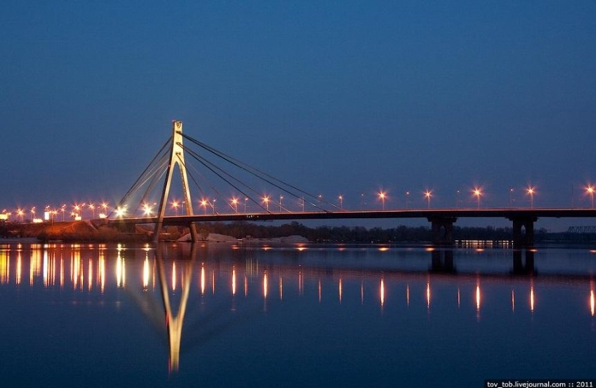 Всем стоять: на Московском мосту ограничат движение транспорта (график)
