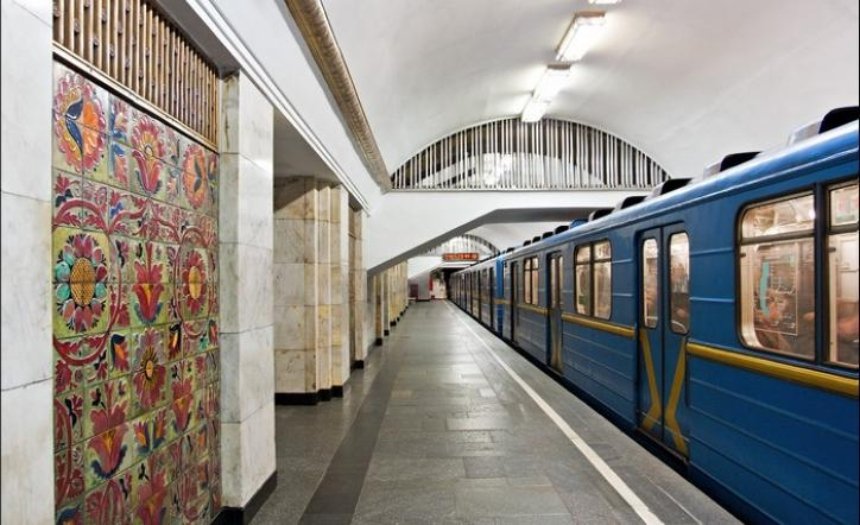 Київське метро у п'ятницю та суботу працюватиме на годину довше