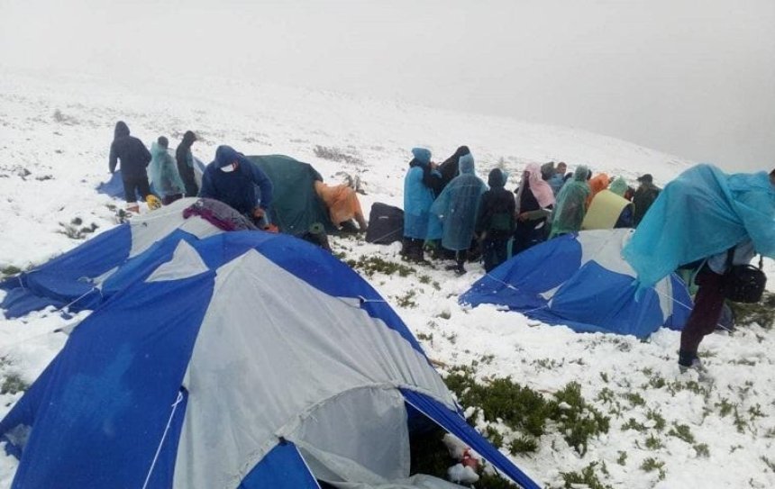 В Карпатах из-за снега эвакуировали детей 
