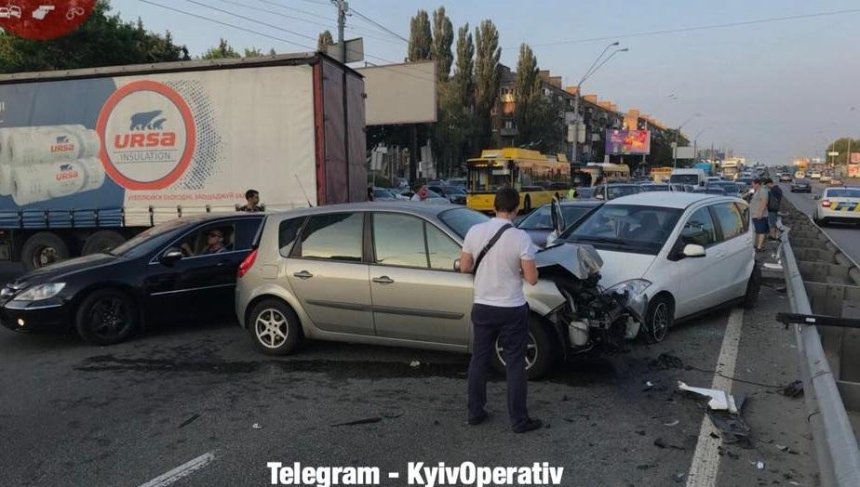 На проспекте Победы случилась авария с участием шести авто (фото, видео)