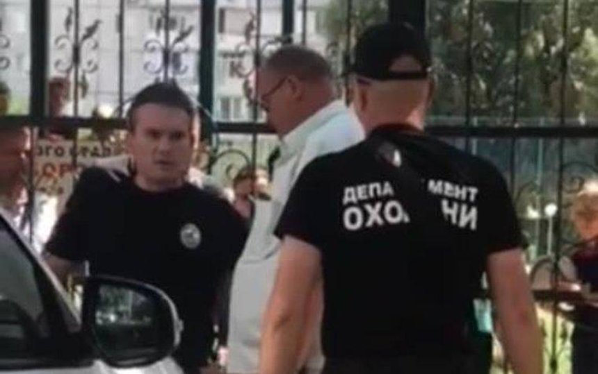 Под Киевом помощник депутата устроил стрельбу по детям