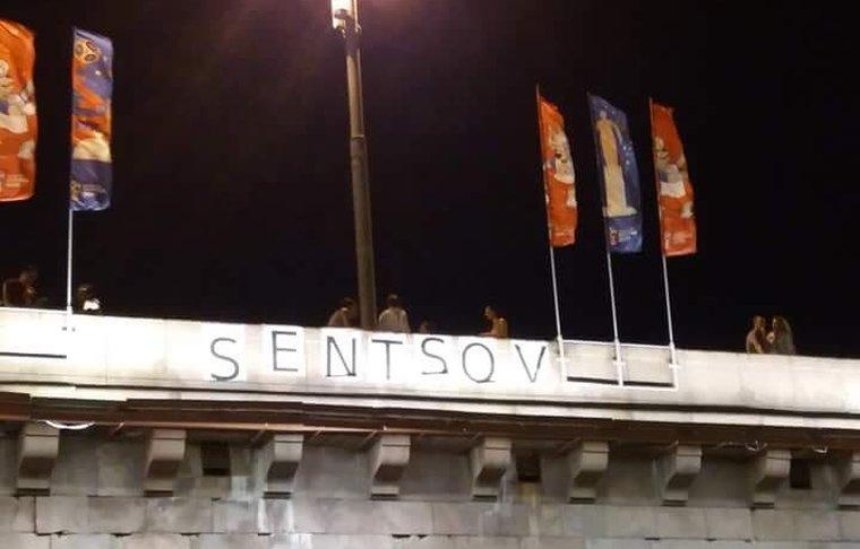 В Москве напротив Кремля провели акцию в поддержку Сенцова
