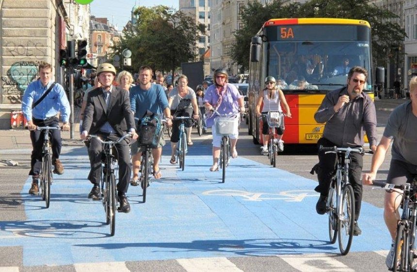 Велодорожки на украинских дорогах станут обязательными