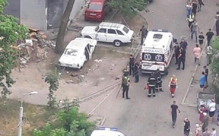 У Святошинському районі вибухнула машина, є постраждалі (фото) – оновлено