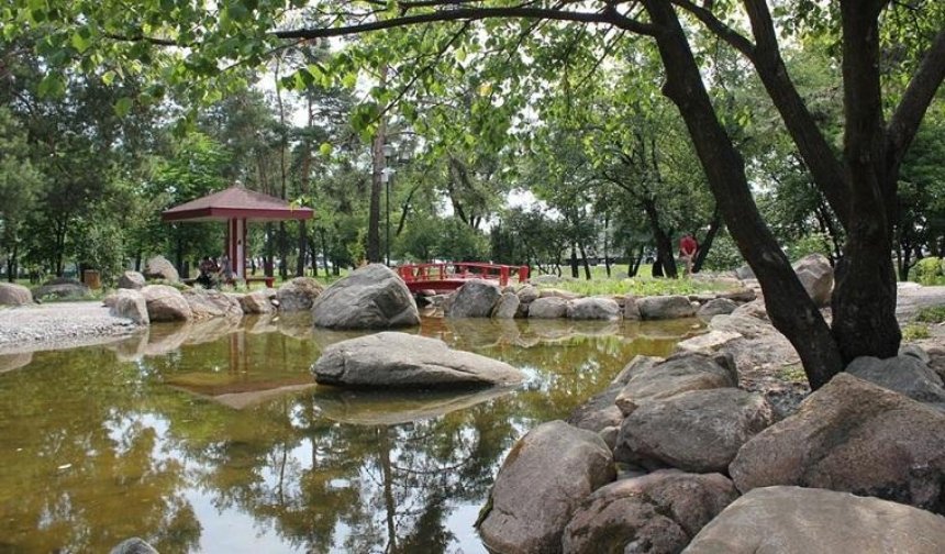 В столичном парке появились водопад и японский сад камней (фото)