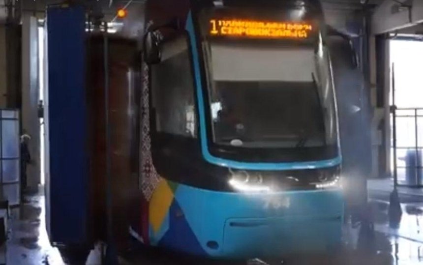 «Киевпастранс» показал, как моют столичные трамваи (видео)