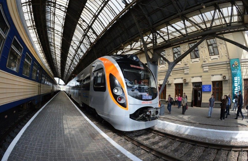 «Укрзализныця» восстанавливает железнодорожное сообщение со Львовом: расписание поездов