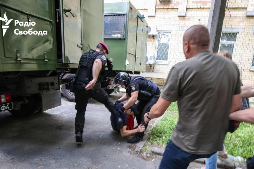 Акция в поддержку Стерненко: силовики избили и задержали нескольких активистов