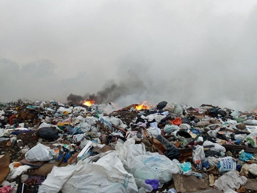 Под Киевом горели две мусорных свалки