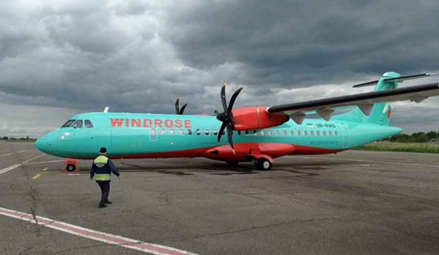 Авиакомпания Windrose возобновила рейсы из Киева в Ужгород и Черновцы