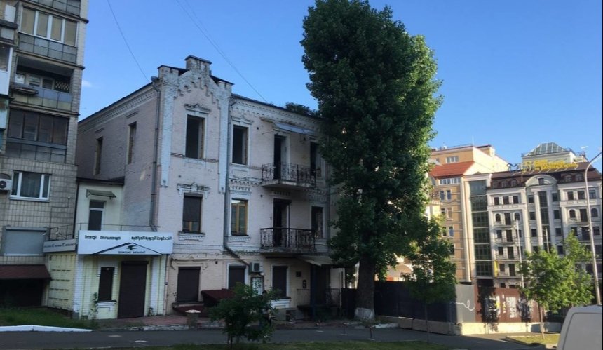 В исторической части Киева разбирают дом с уникальным интерьером