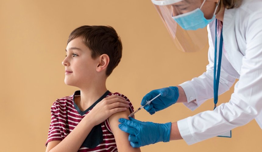 Вакцинация от COVID-19: Ляшко рассказал, будут ли прививать детей и подростков