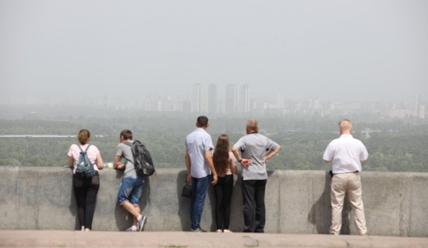 Песчаная буря и смог: синоптики рассказали, когда в Киеве улучшится погода