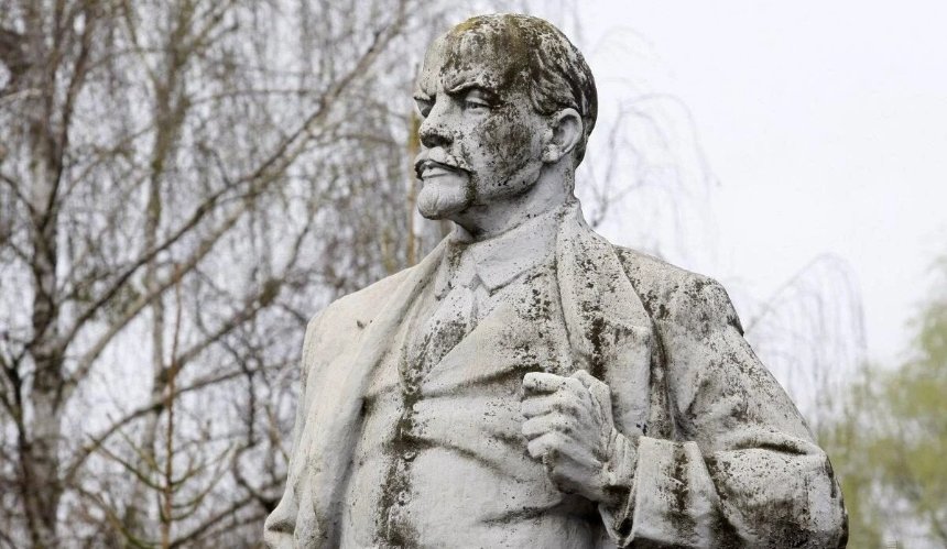 Мінкульт зняв з державного обліку 11 пам'ятників Леніну в Києві