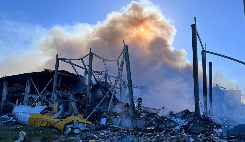 10 загиблих внаслідок ракетного удару по ТРЦ у Кременчуці