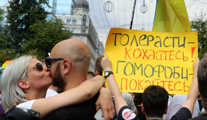 Гей-пара виграла суд проти України через неможливість реєстрації шлюбу