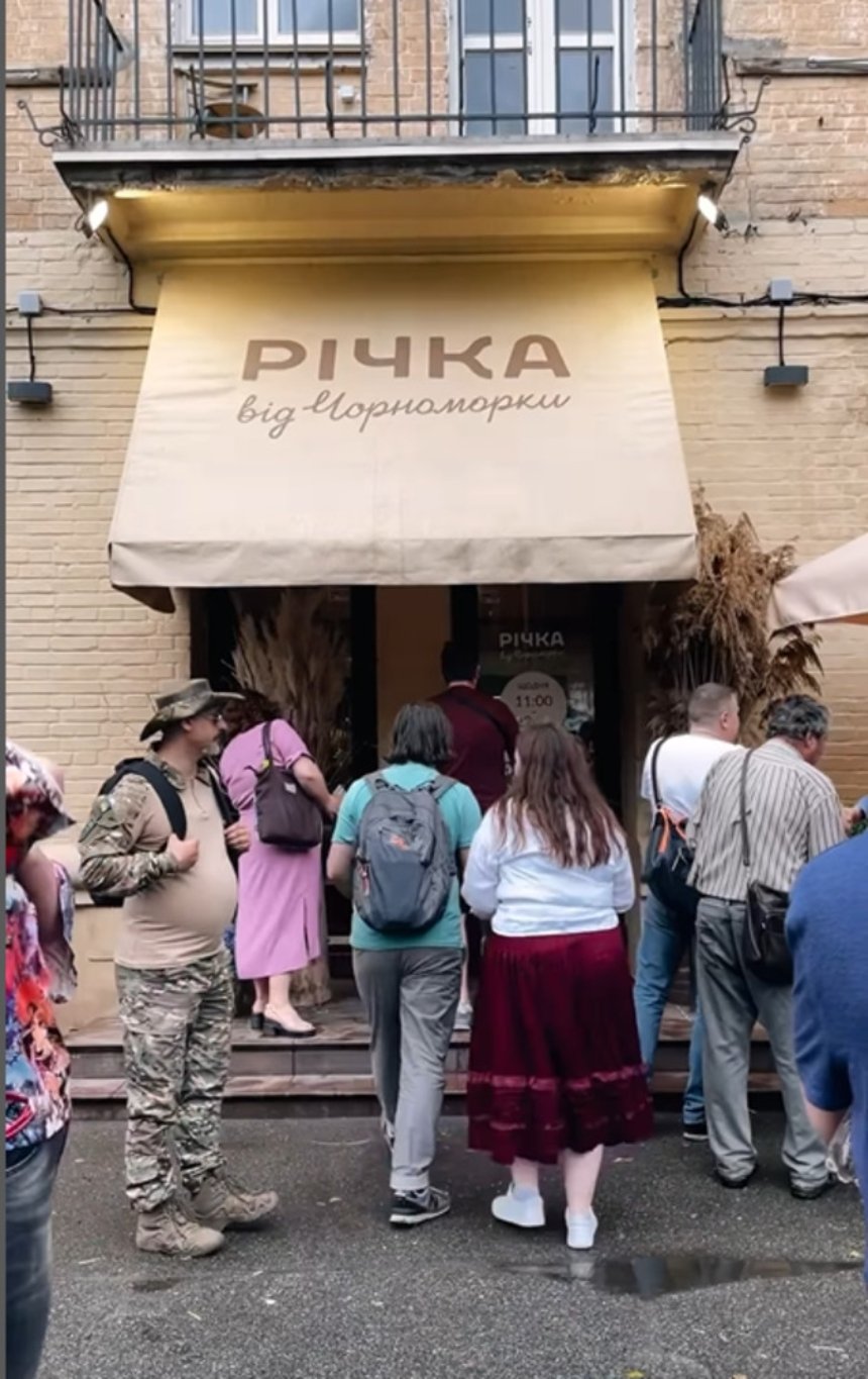 На вулиці Лаврській відкрився новий ресторан "Річка".
