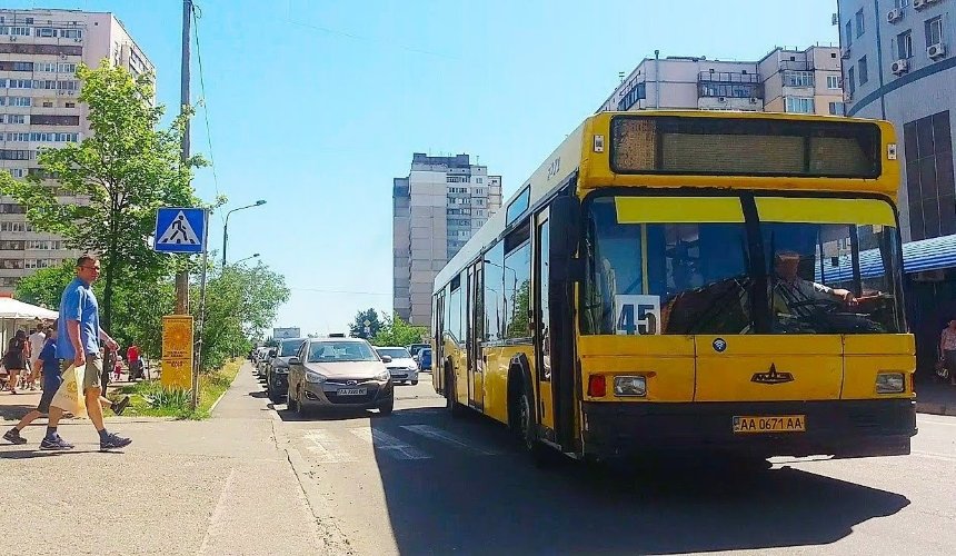 У Києві в половині автобусів та тролейбусів немає кондиціонера — Київпастранс