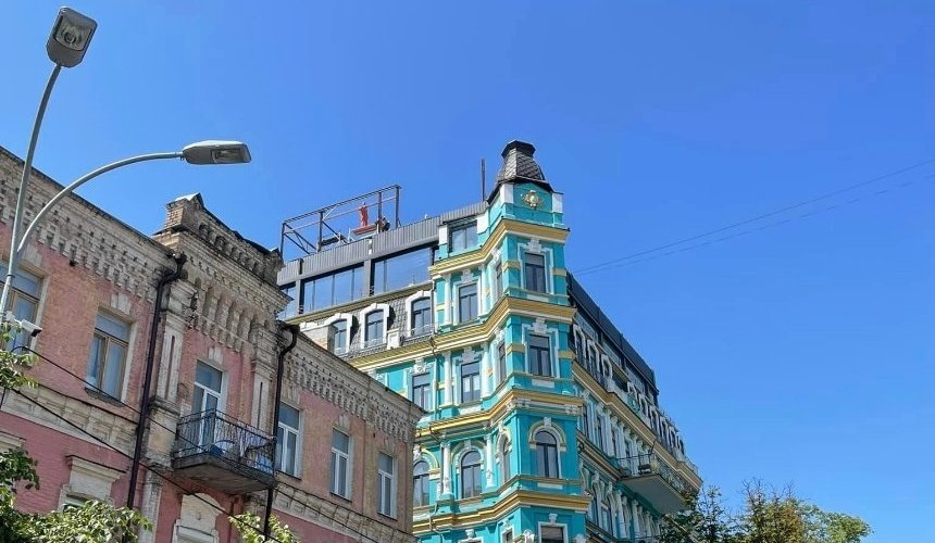 Надбудову в історичному будинку в центрі Києва забов'язали демонтувати