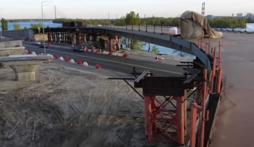 У Києві завершують будівництво з'їздів із Дарницького мосту: фото