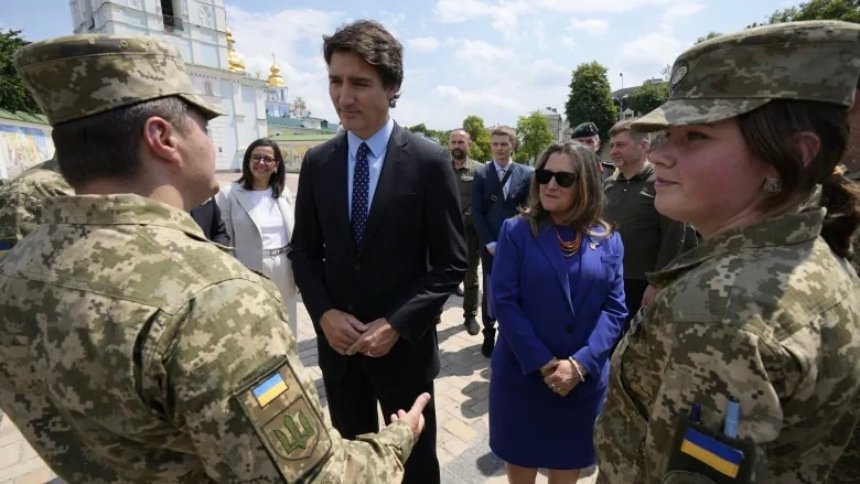 До Києва з неанонсованим візитом прибув прем’єр-міністр Канади