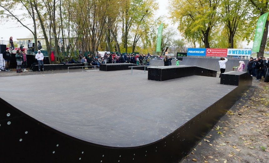 Скейт-парк біля метро Лівобережна в Києві