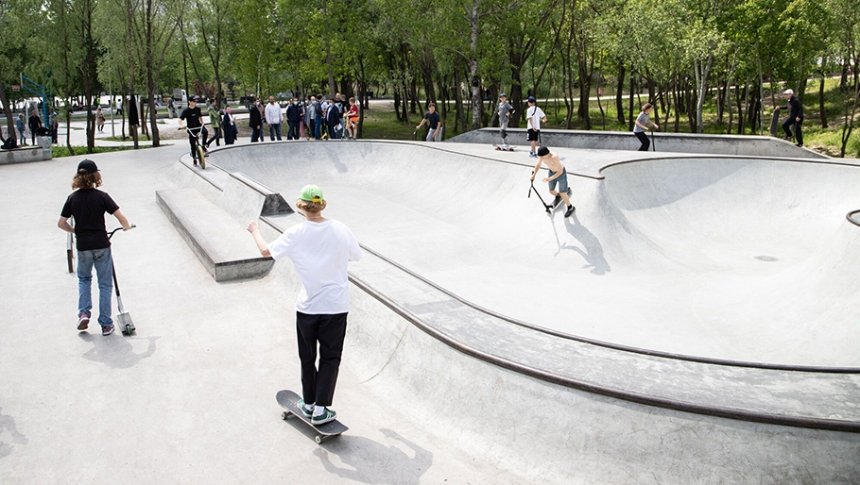 Скейт-парк біля станції метро "Харківська" у Києві