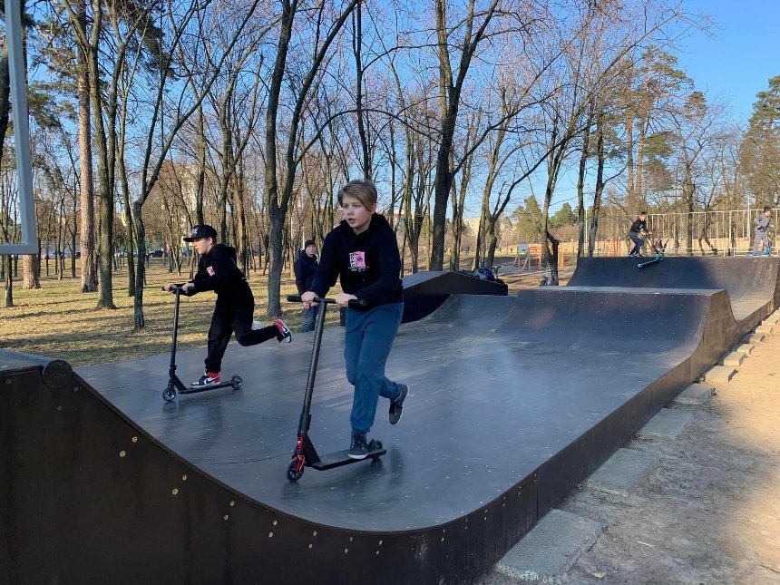 Локація для катання на скейті в Парку партизанської слави в Києві