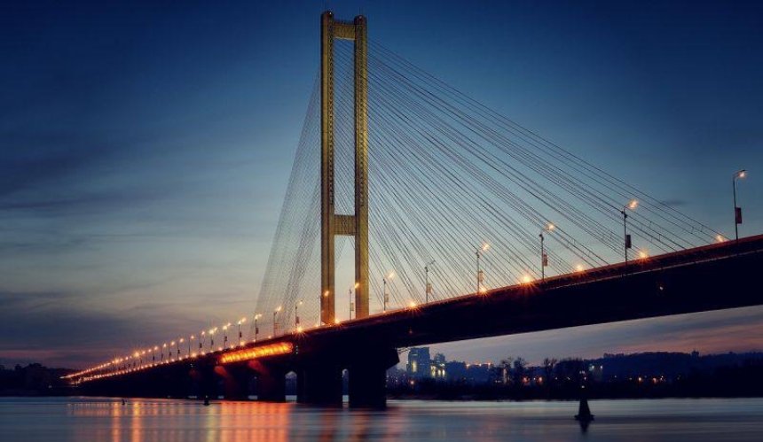 Залужний не дав підірвати мости в Києві на початку великої війни — BBC