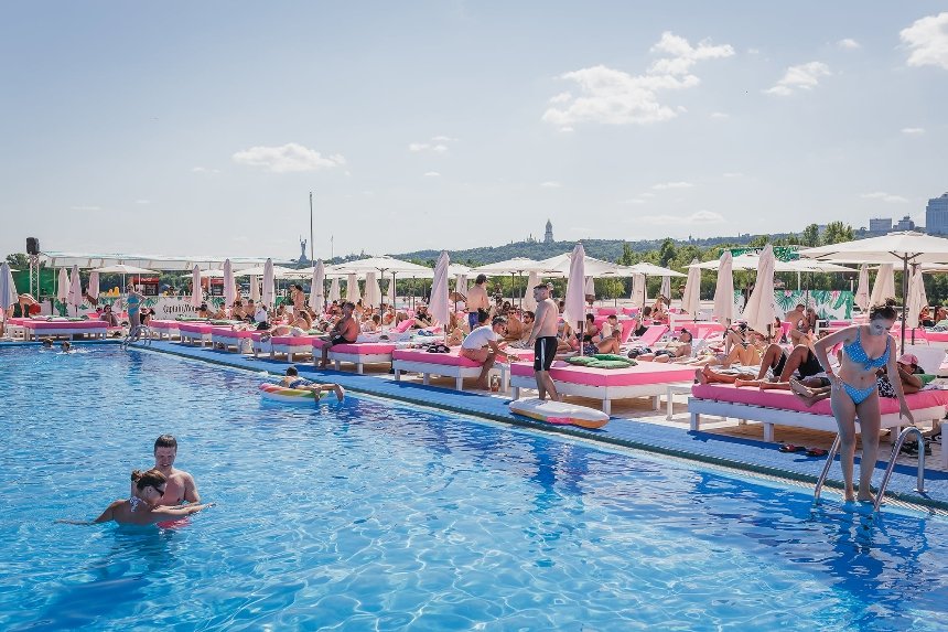 Комплекс відпочинку FIFTY BEACH CLUB у Києві