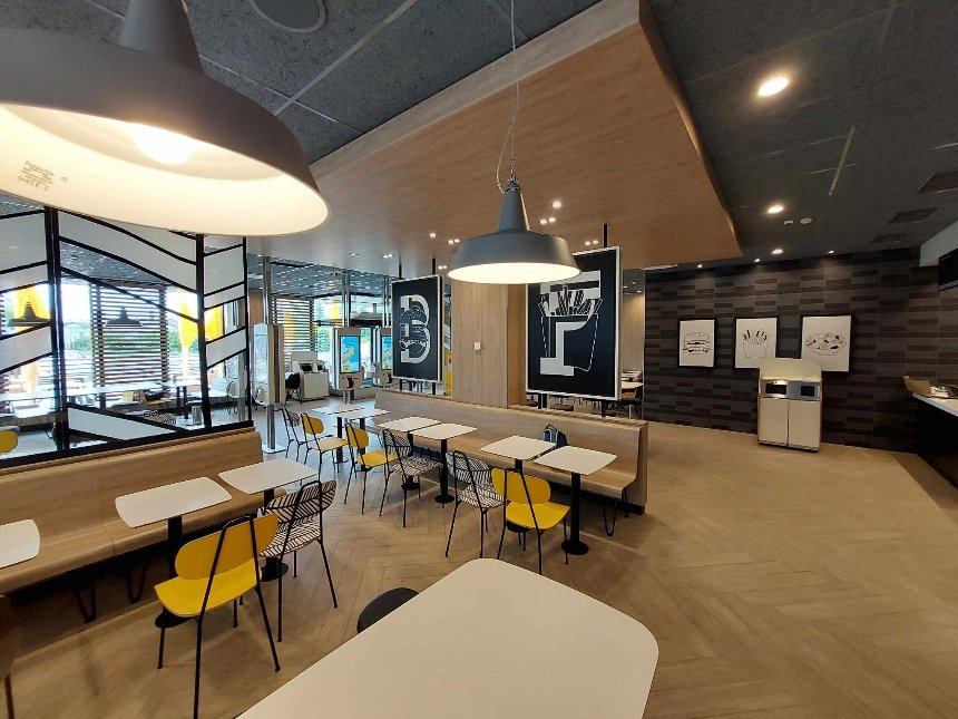 Інтер’єр нового ресторану McDonald’s у передмісті Києва в Крюківщині