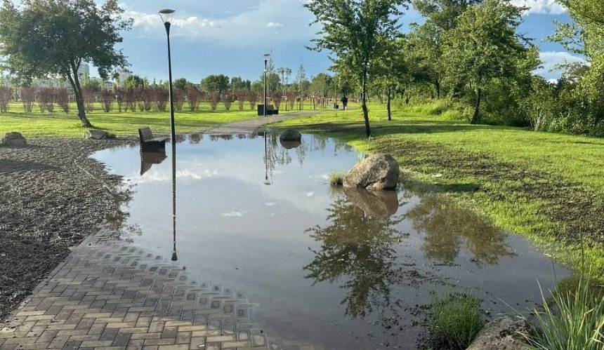 Рекреаційну зону на Оболонському острові підтопило після зливи: фото