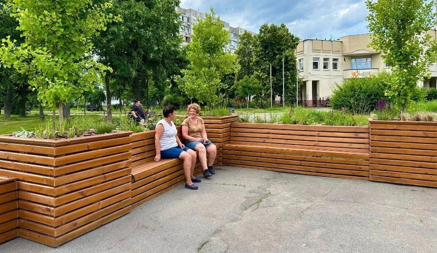 У Деснянському районі зʼявився новий парклет: фото