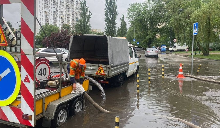 У Києві затопило дороги 12 червня