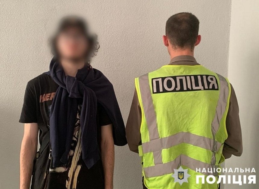 У Києві затримали юнака, що запустив салют з вікна багатоповерхівки