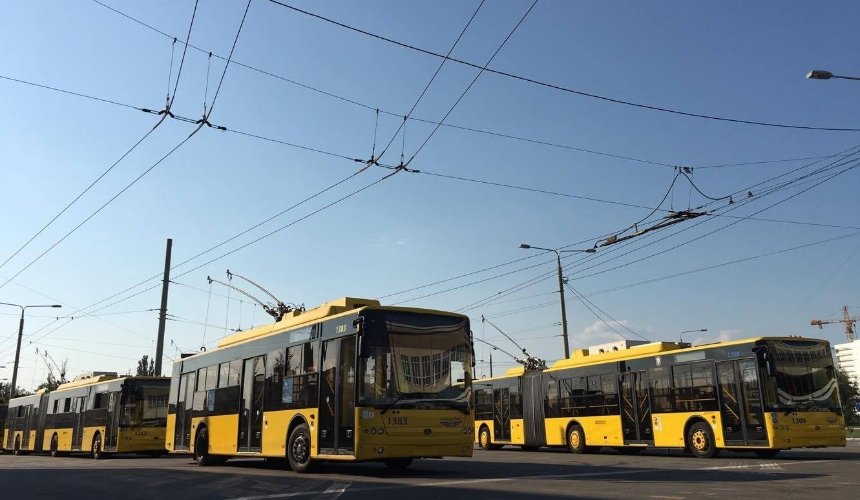 Зміни маршрутів автобусів і тролейбусів Києва 15-16 червня: схеми руху