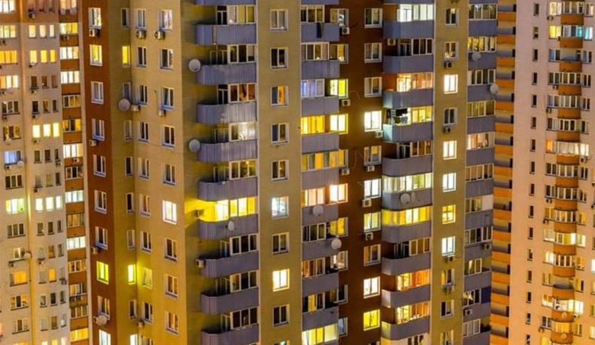 У Києві зменшилась кількість багатоповерхівок, яким не вимикають світло під час графіків