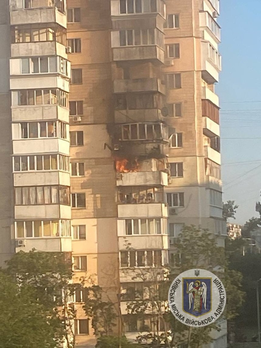 Вибухи у Києві 30 червня: на Оболоні уламки ракети впали на житловий будинок