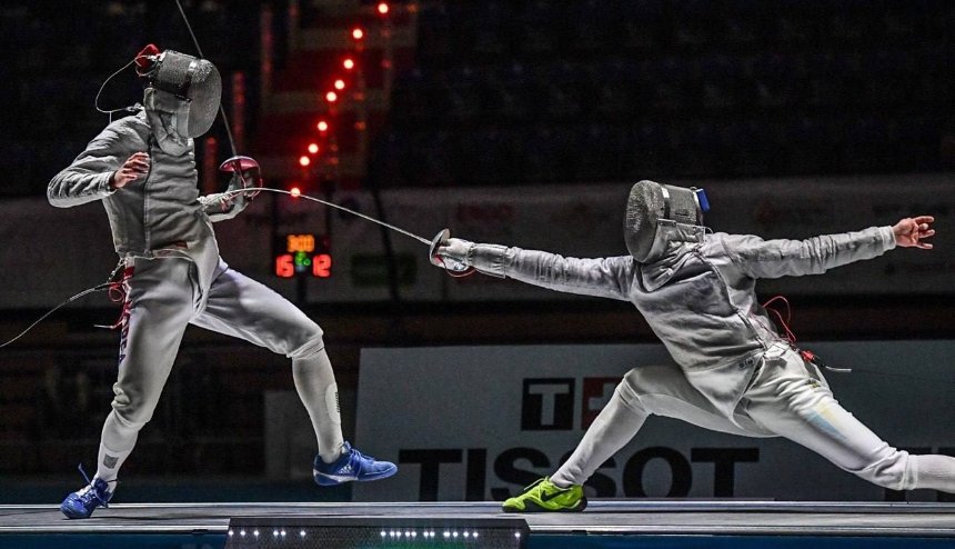 Український шабліст, чемпіон світу серед кадетів, тренер Василь Гумен (справа)