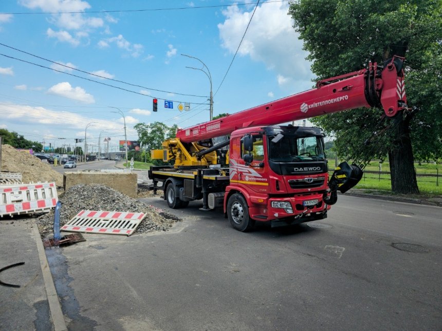 У Печерському районі Києва відремонтували пошкоджений магістральний трубопровід: фото