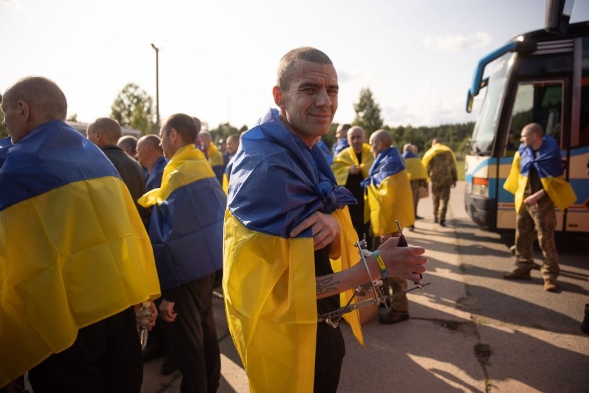 З російського полону повернули важкопоранених і хворих військових: фото