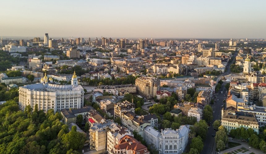 У центрі Києва обмежуватимуть рух транспорту, станція метро "Театральна" зачинена: деталі