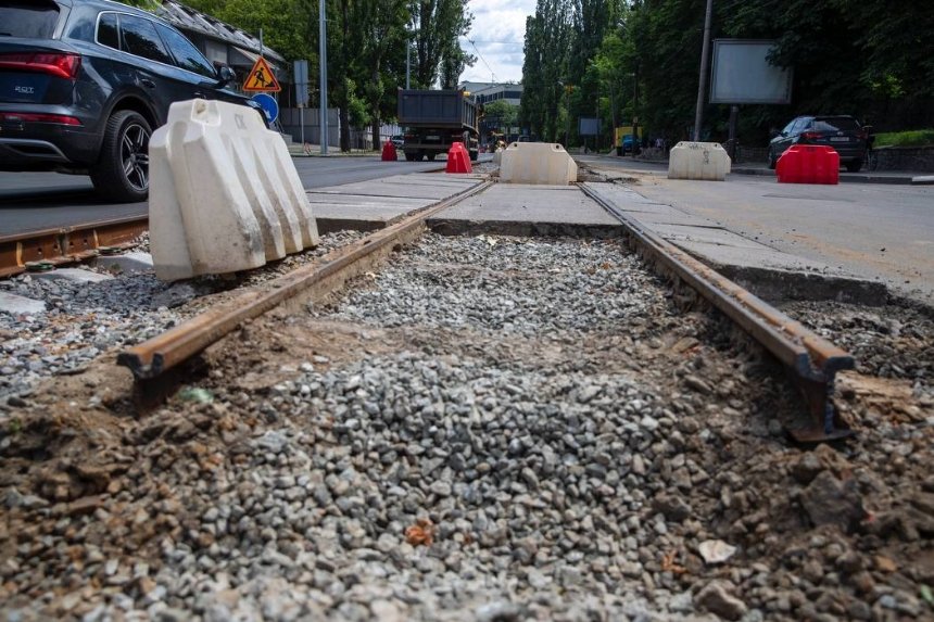 У Києві триває масштабне оновлення вулиці Глибочицької