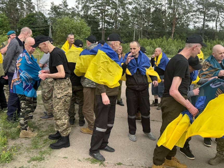 Україна повернула з полону захисників