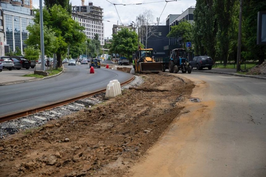 У Києві триває масштабне оновлення вулиці Глибочицької