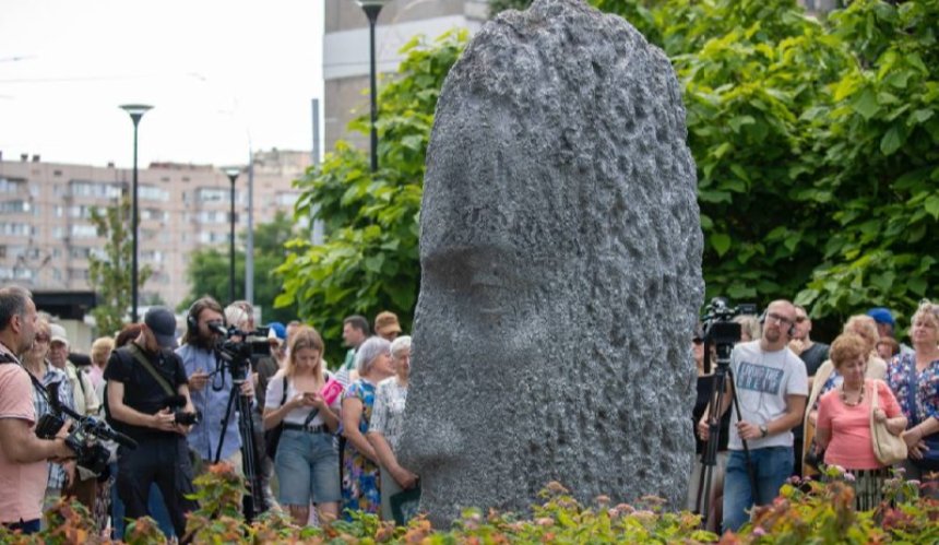На Оболоні у Києві відкрили артоб’єкт на честь воїнів ТрО: фото