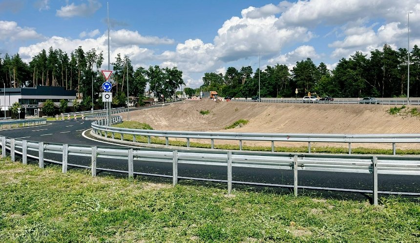 На трасі Київ-Одеса триває будівництво нової розв'язки та тунелю: фото