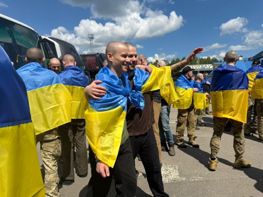 Україна повернула з російського полону 185 військових та одного цивільного