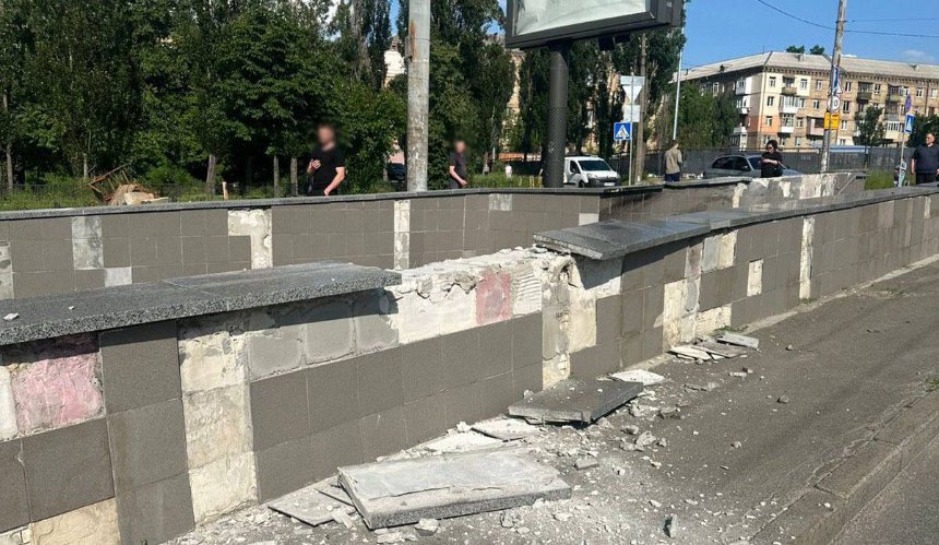 У Києві Mercedes вилетів на тротуар:&nbsp;загинули жінка, дитина та поліцейські