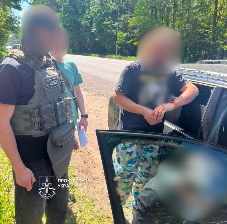 Правоохоронці затримали відправника посилки з боєприпасами Правоохоронці затримали відправника посилки з боєприпасами